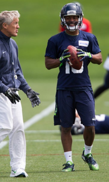 Bennett shows but doesn't participate at Seahawks minicamp